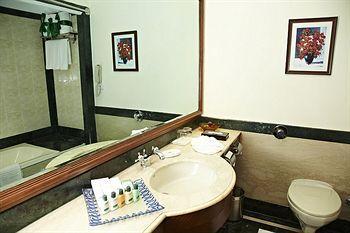 Club Mahindra White Meadows Hotell Manāli Exteriör bild