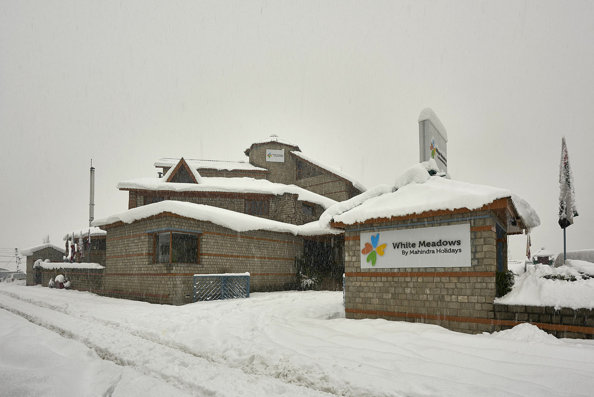 Club Mahindra White Meadows Hotell Manāli Exteriör bild